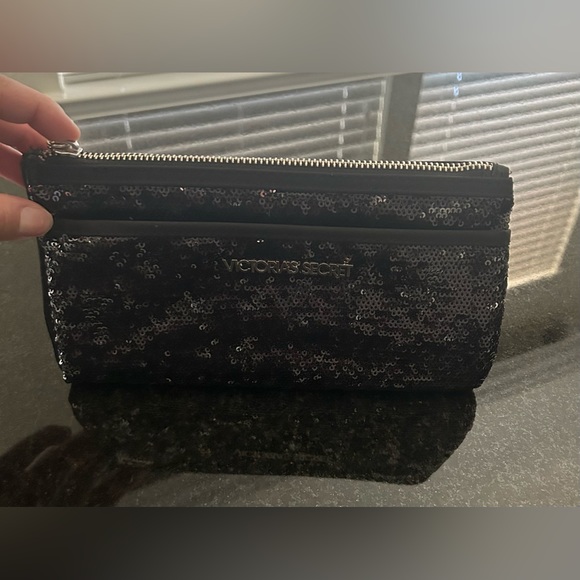 NWT Limited Edition Victoria Secret Sequin Clutch - Picture 6 of 8